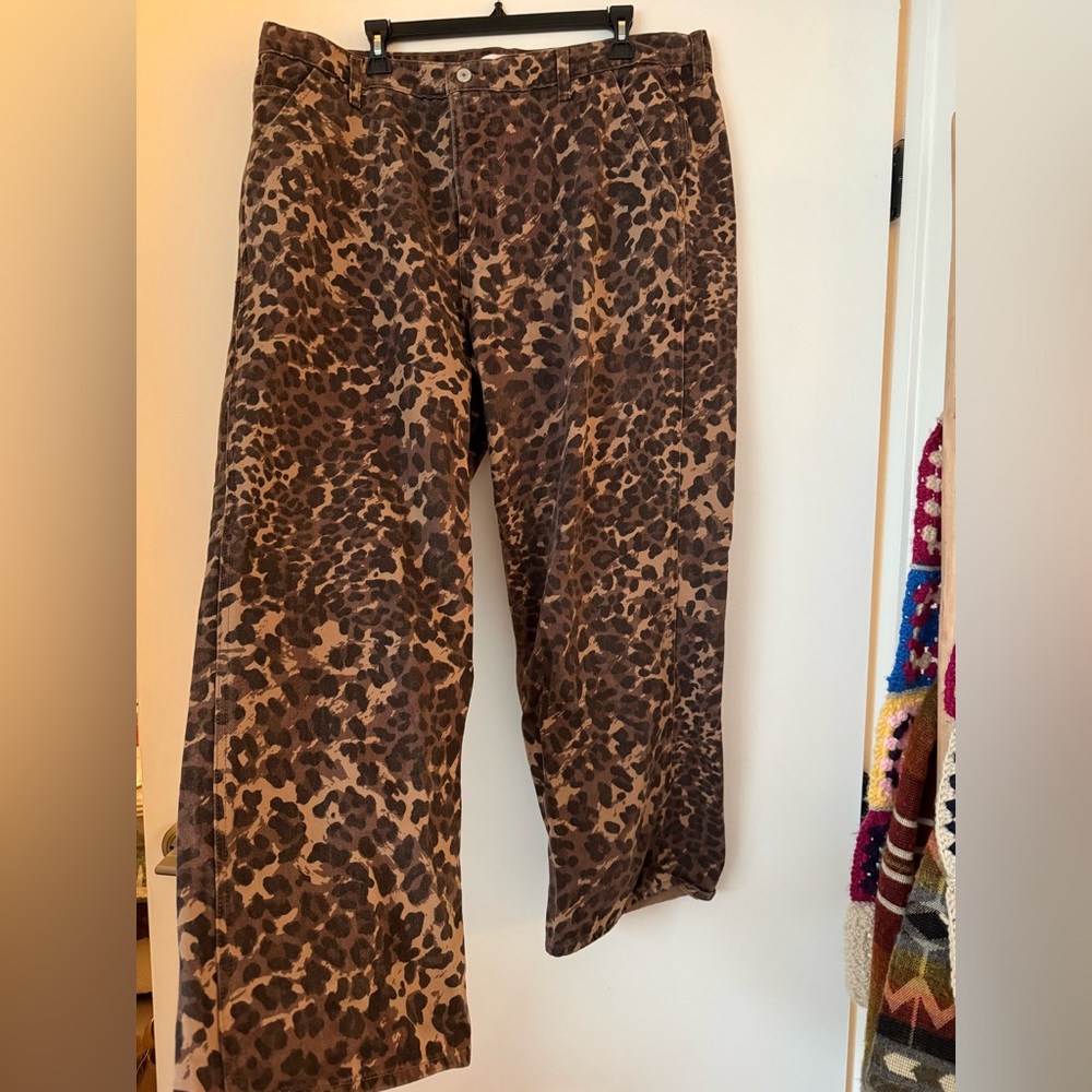 Abercrombie & Fitch Leopard Print Mid Rise Slouchy Jeans
